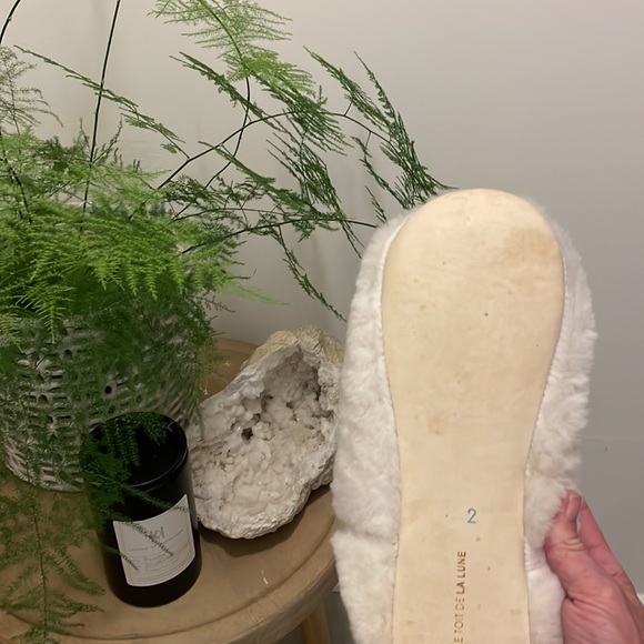 AWESOME AUTHENTIC SHEEPSKIN HOUSE SLIPPERS W/CUSHIONED LEATHER SOLES BRAND NEW - Picture 2 of 8